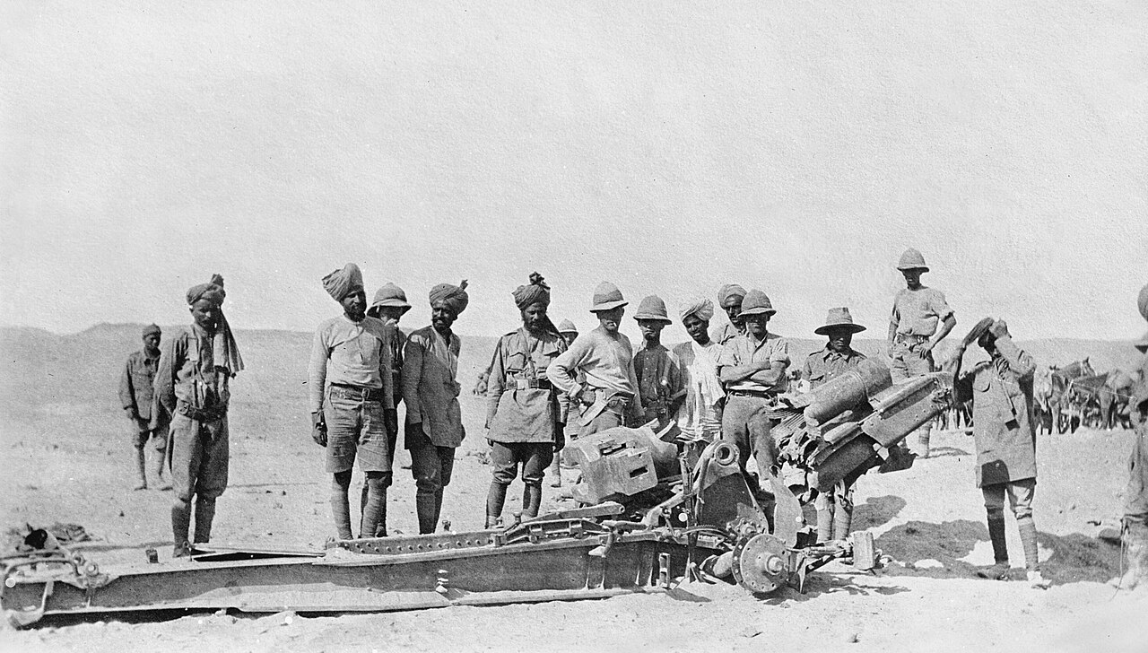 Indian soldiers with artillery during the Mesopotamian Campaign