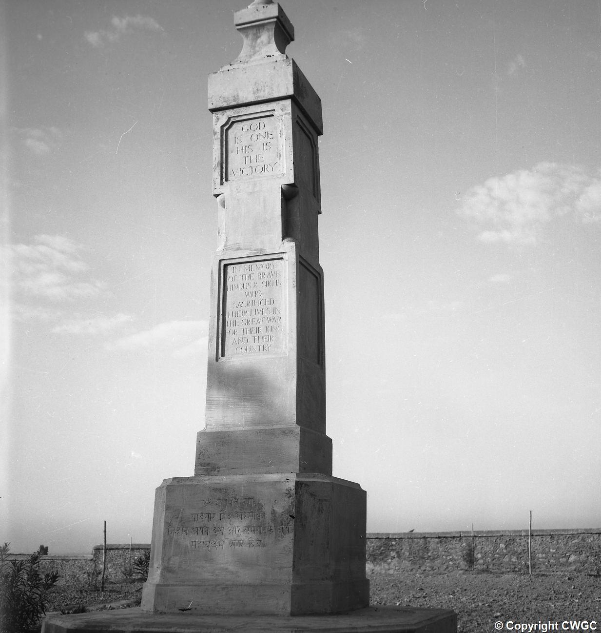 The Hindu and Sikh memorial, inscribed "God is one, His is the victory" and "In memory of the brave Hindus & Sikhs who sacrificed their lives in the Great War for their King and their country", with a parallel inscription in Hindi on the base. © CWGC.