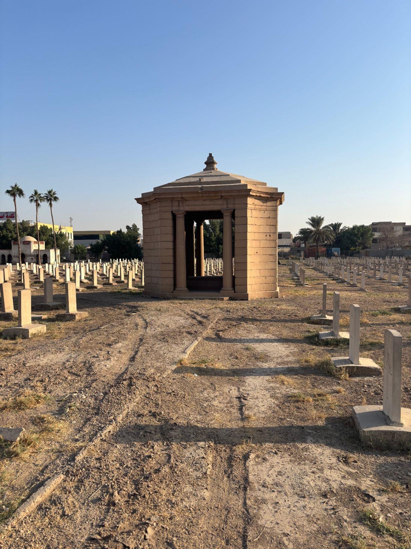 General Maude's Tomb at the centre of Baghdad Northgate Cemetery, a domed sandstone pavilion surrounded by rows of headstones.